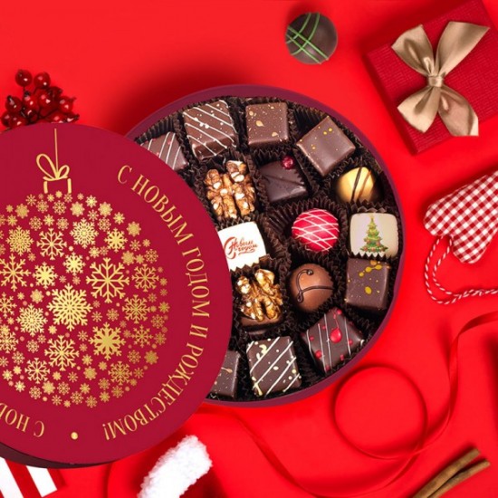 Шоколадные подарки на Новый Год 2021, Набор конфет ручной работы "Верность качеству" круглая коробка средняя, 24 шт. арт. Т2277