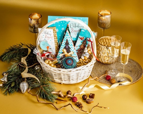 Шоколадные подарки на Новый Год 2021, Подарочная корзина: коллекция Новогодние забавы арт. Т2851